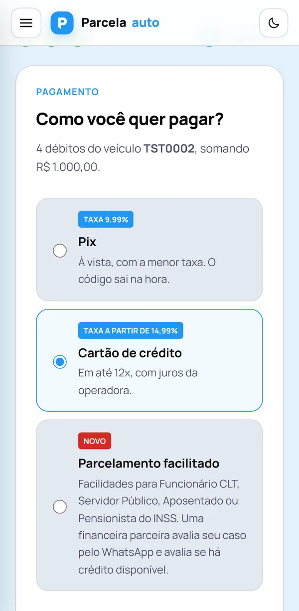 Tela de pagamento com as opções Pix e cartão de crédito em até 12x, cada uma com a sua taxa, e o cartão selecionado.